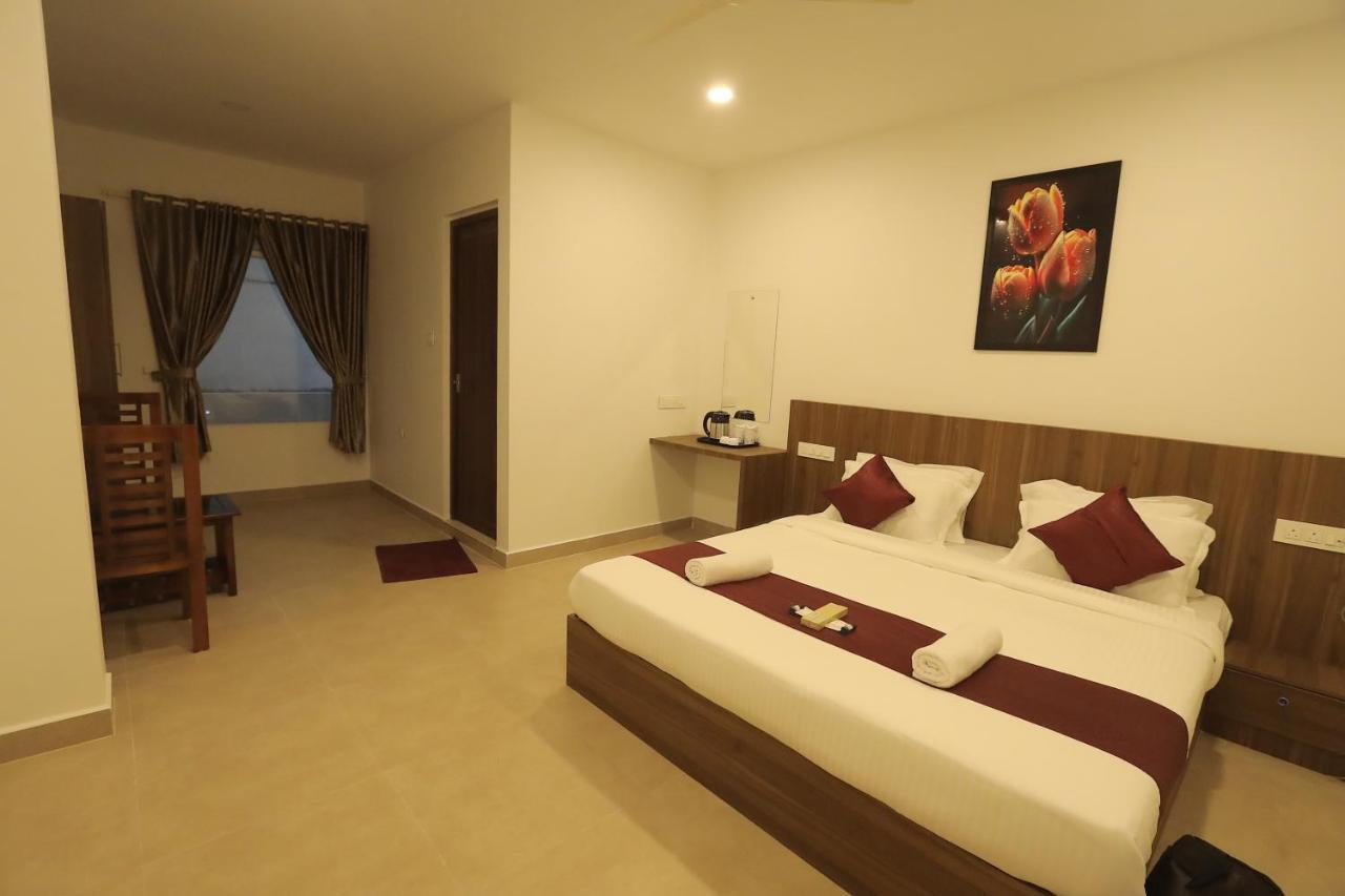 Hotel Dream Suite, Kattappana Екстер'єр фото
