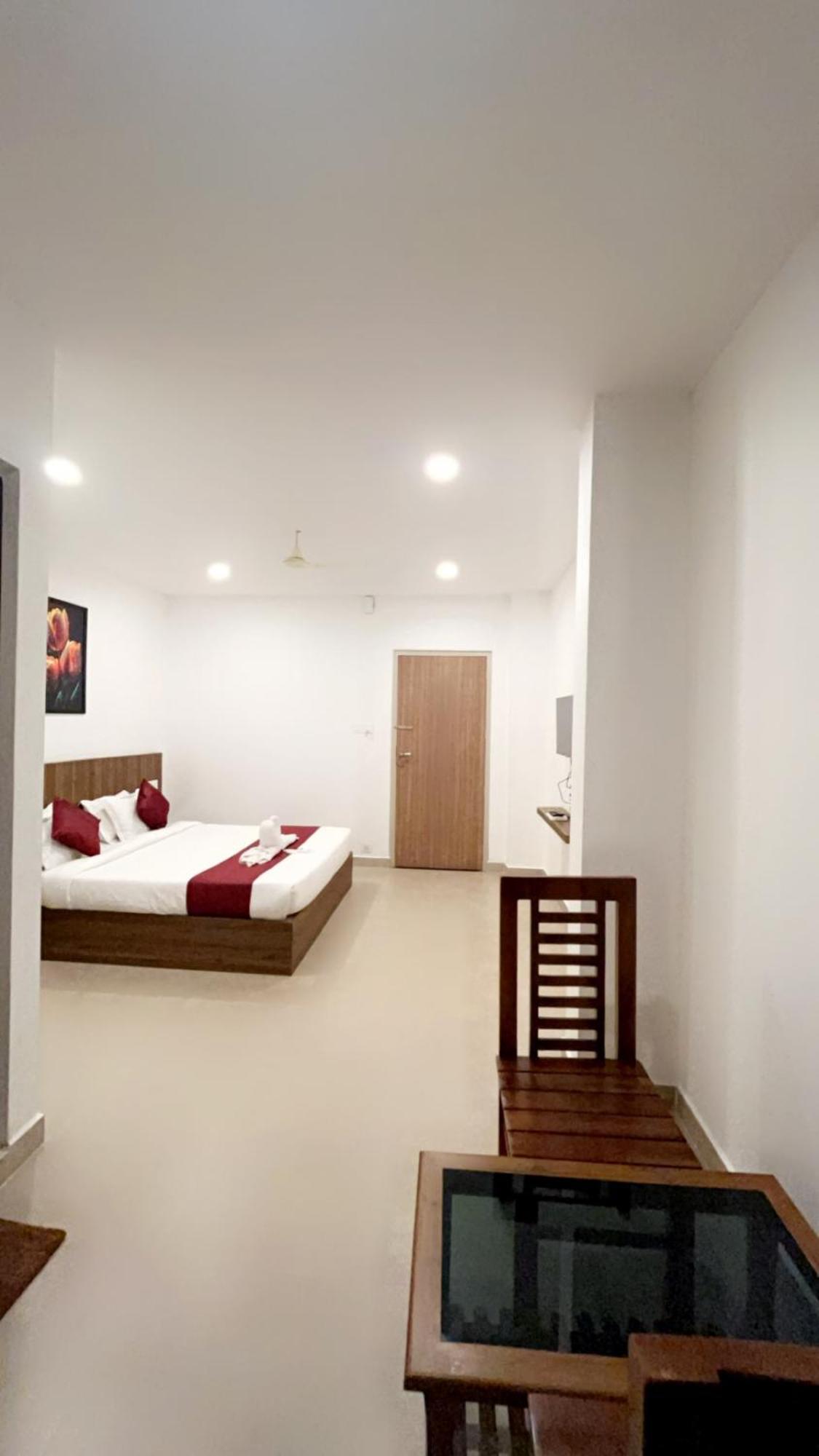 Hotel Dream Suite, Kattappana Екстер'єр фото
