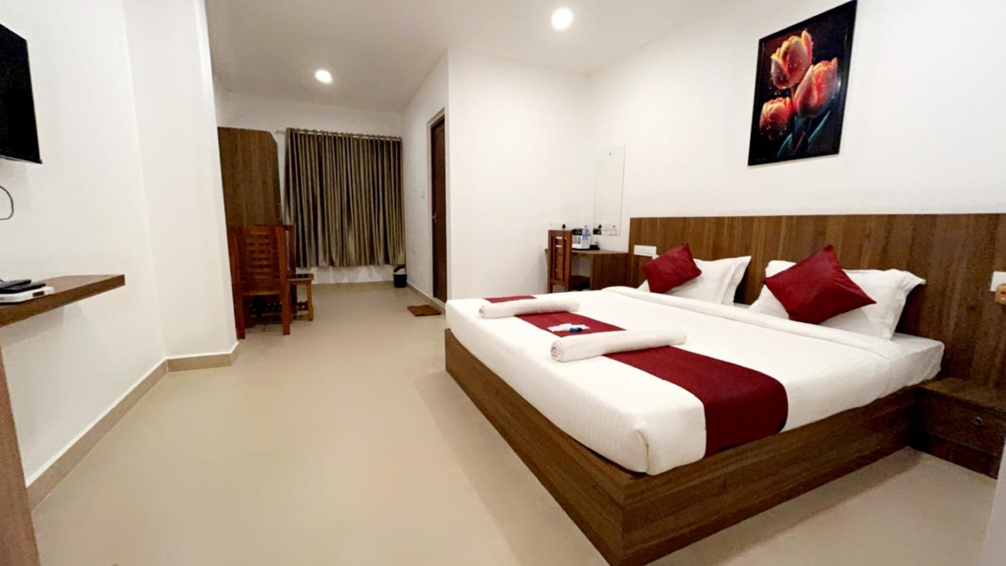 Hotel Dream Suite, Kattappana Екстер'єр фото
