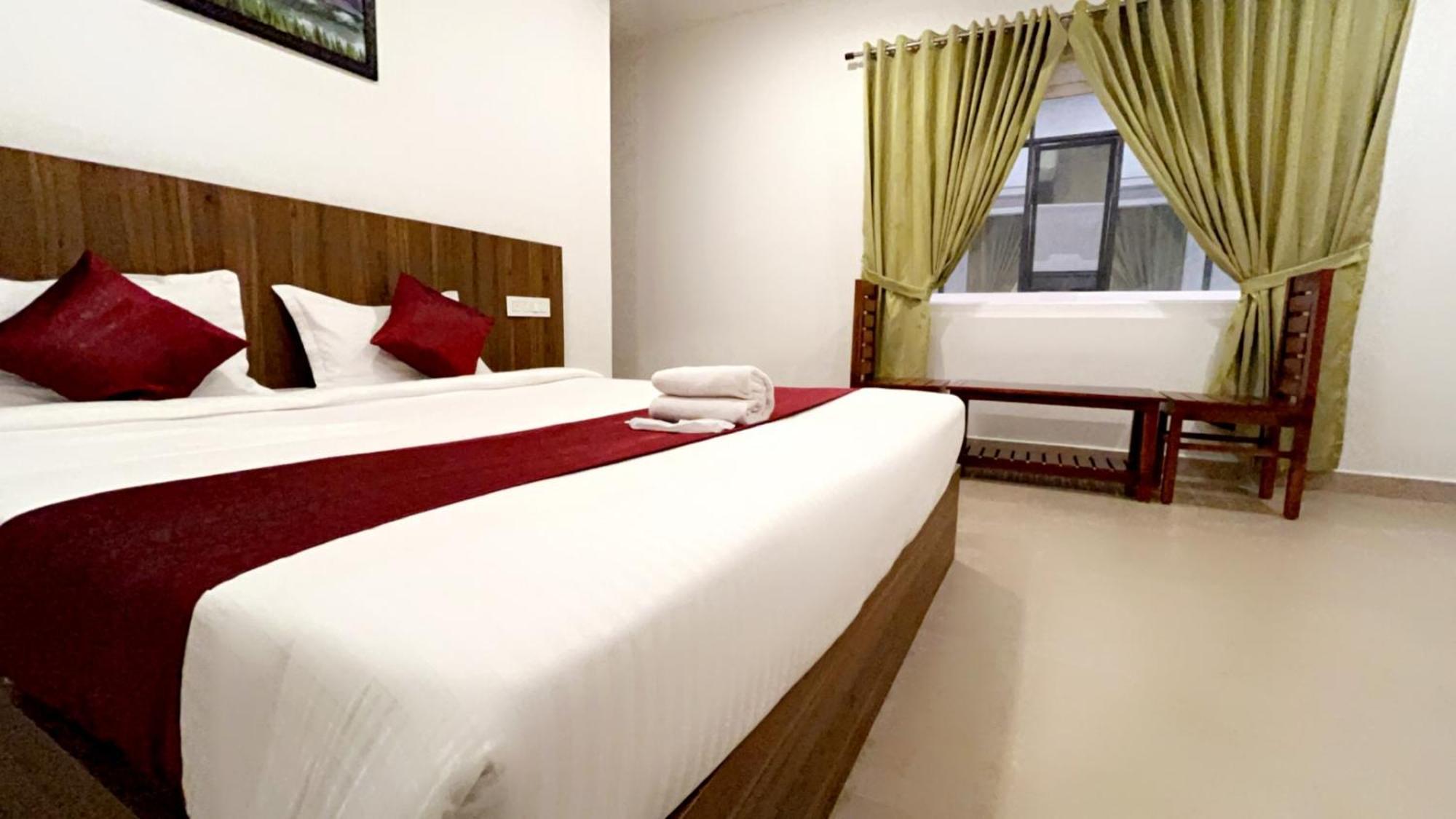 Hotel Dream Suite, Kattappana Екстер'єр фото