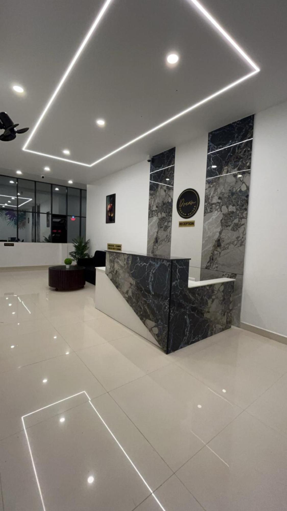 Hotel Dream Suite, Kattappana Екстер'єр фото